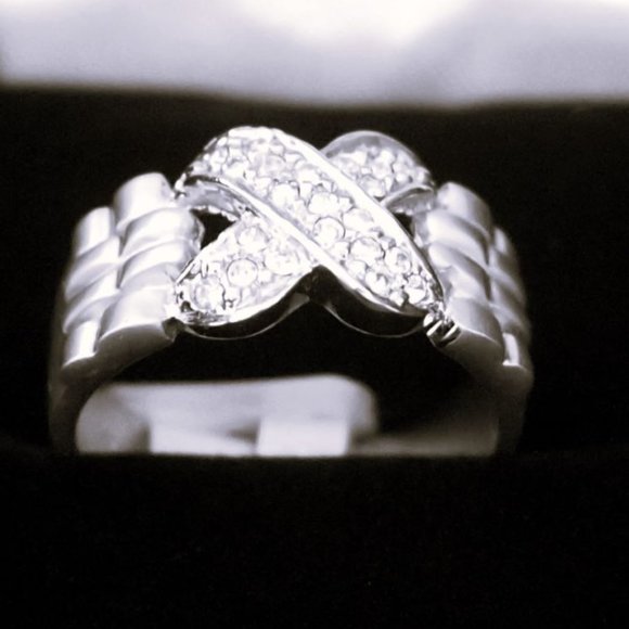 Fashion Jewelry Jewelry - New Lady's Fashion X and Jubilee Band Ring .925 Sterling Silver